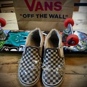 Skater trashed Vans 6.5 skater checkerboard slip ons youth 38.5 Euro women’s 8